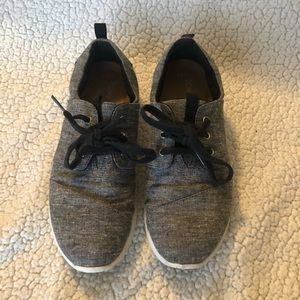 Toms sneakers